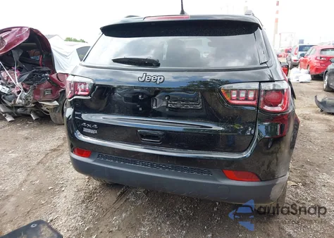 2025 Jeep Compass Latitude 4X4 z USA, uszkodzony, nr VIN 3C4NJDBN4ST553209